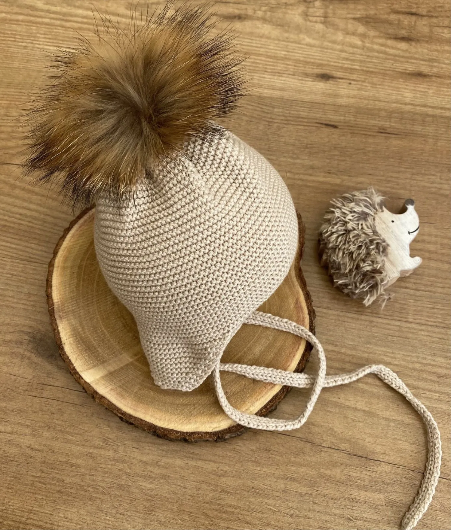 Aviator hat with fur pompom