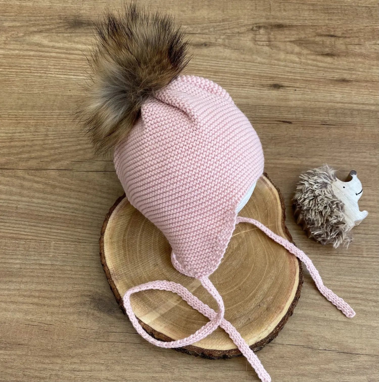 Aviator hat with fur pompom