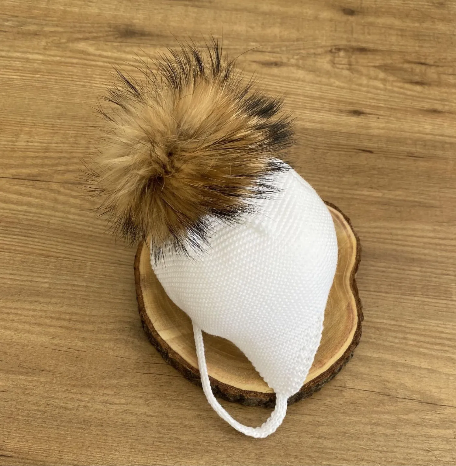 Aviator hat with fur pompom