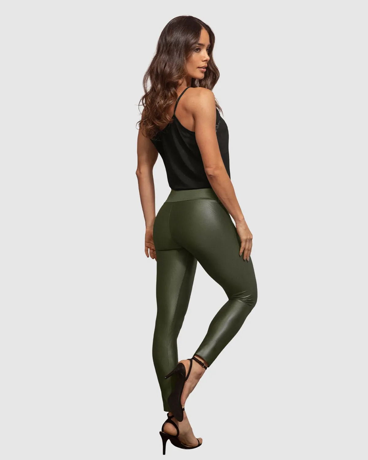 Leggings con acabado efecto cuero con compresión de abdomen