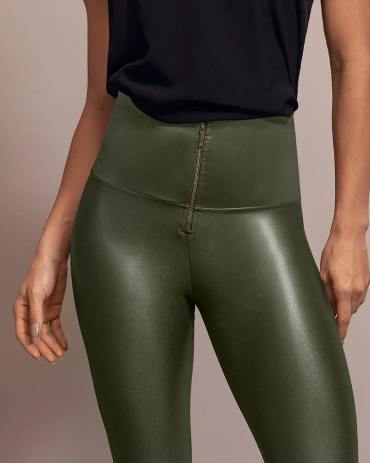 Leggings con acabado efecto cuero con compresión de abdomen