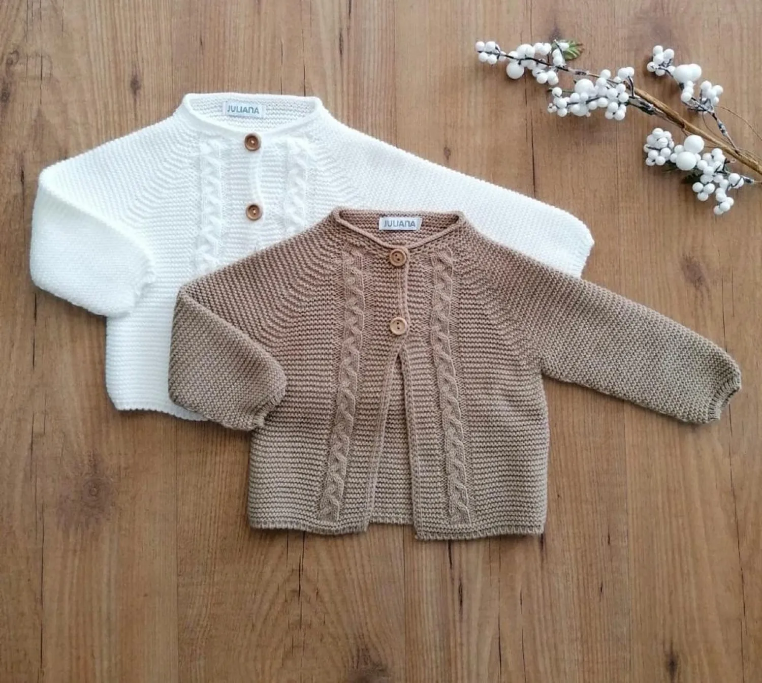 Long knitted jacket. Two colors