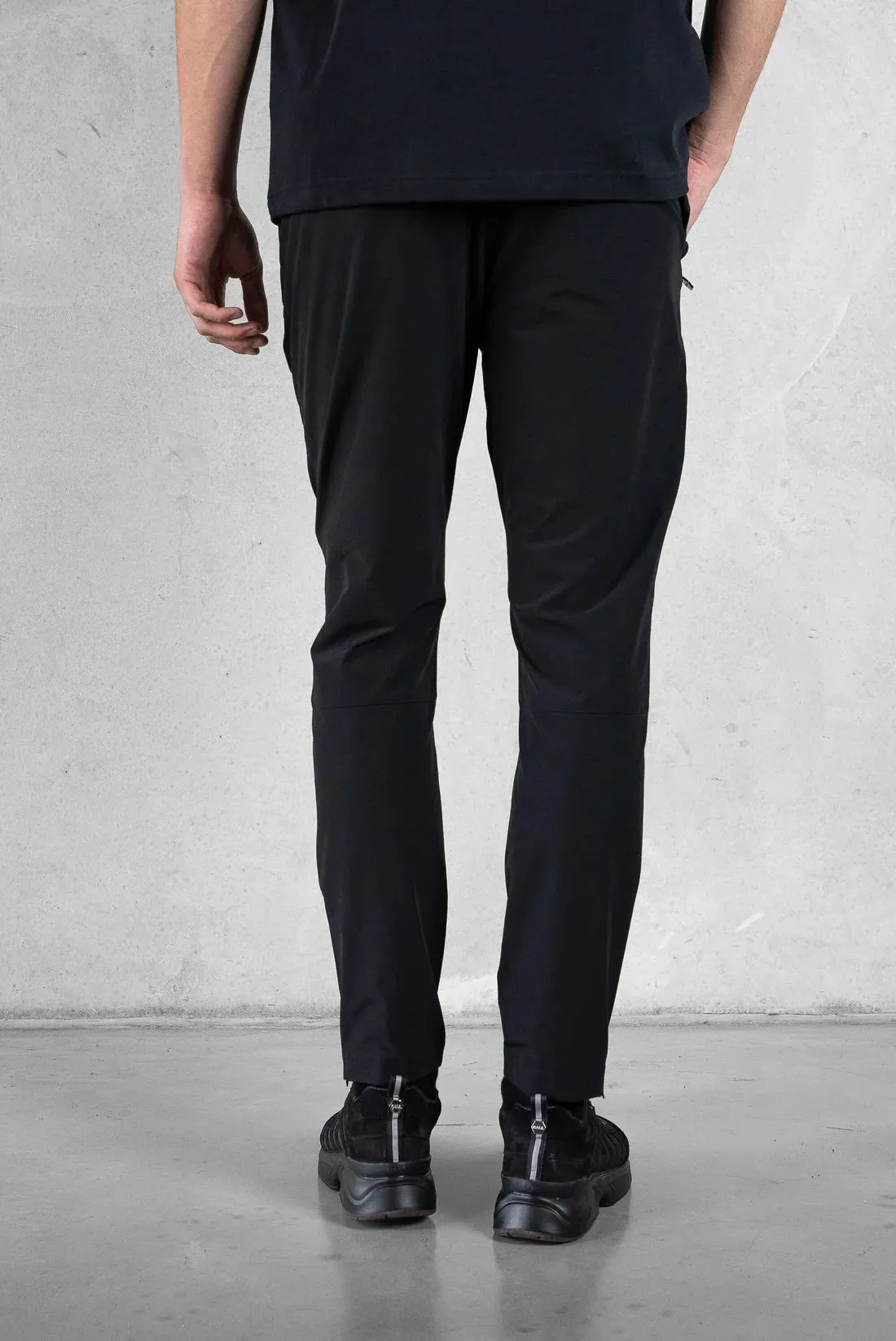 PANTALN JOGGER NYLON LOUIS SLIM NEGRO