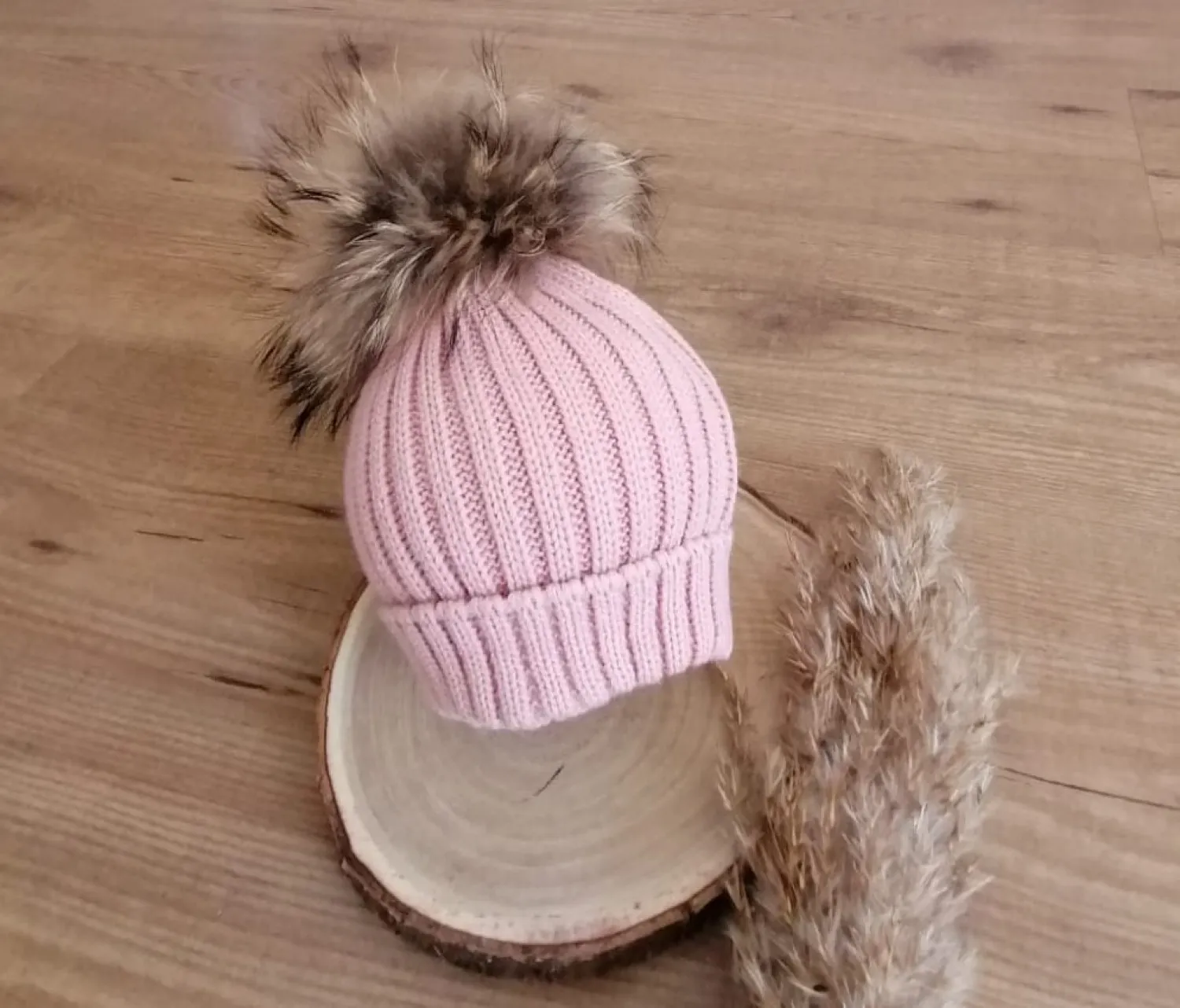 Ribbed hat with pompom in various colors