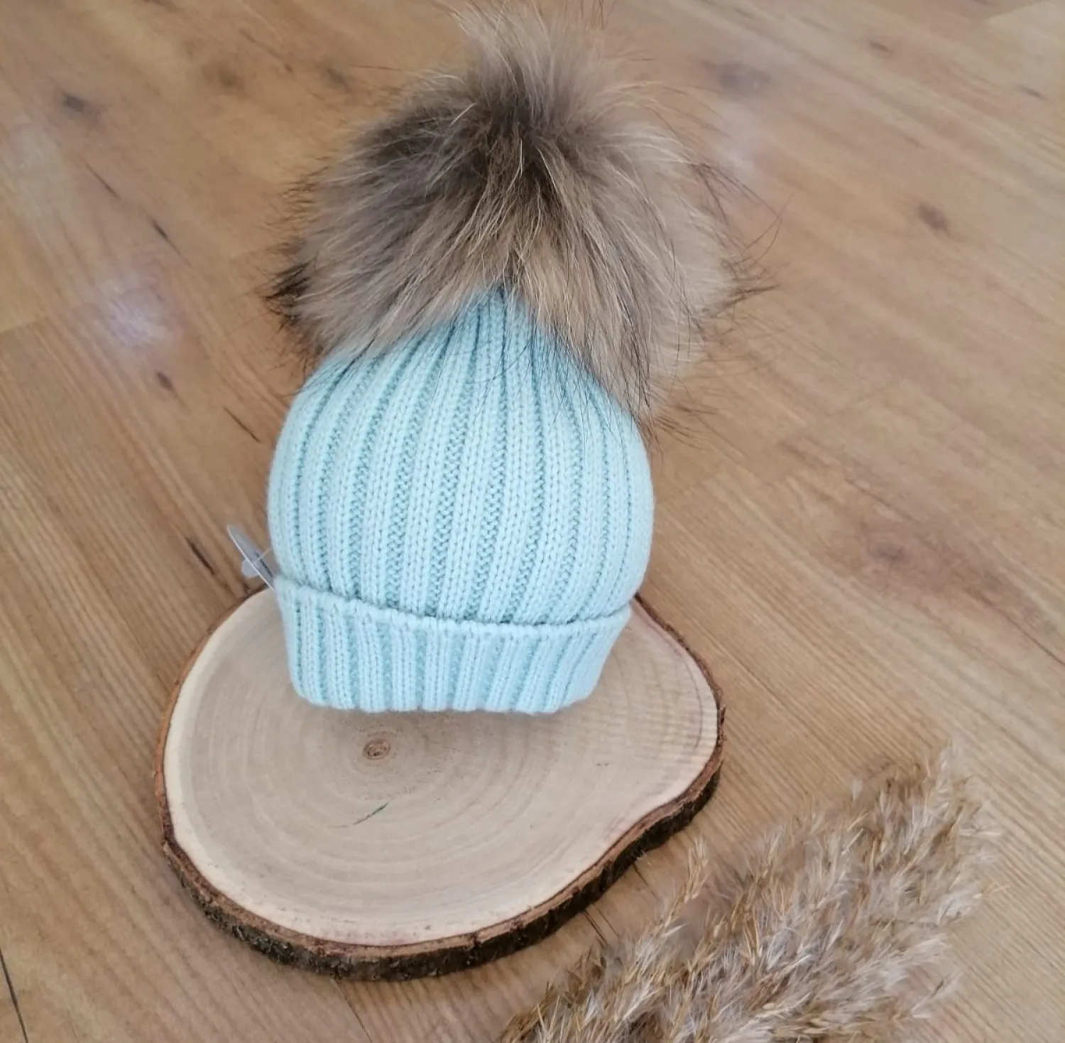 Ribbed hat with pompom in various colors