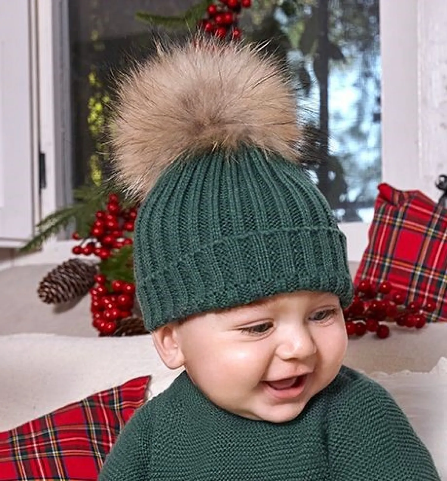 Ribbed hat with pompom in various colors